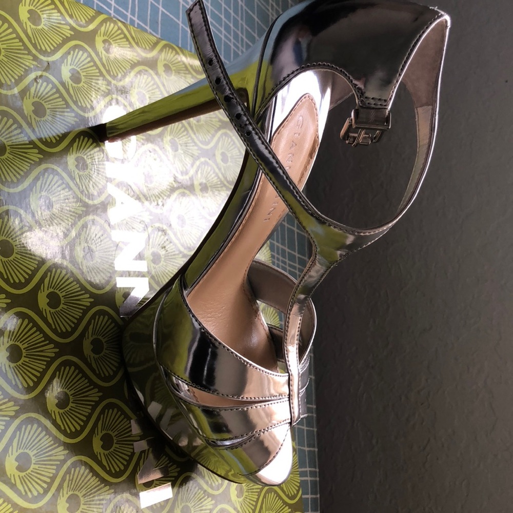 GIANNI BINI KELLI-T STRAP SANDAL